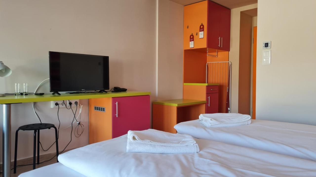 Colors Holiday Hotel Siófok Exterior foto