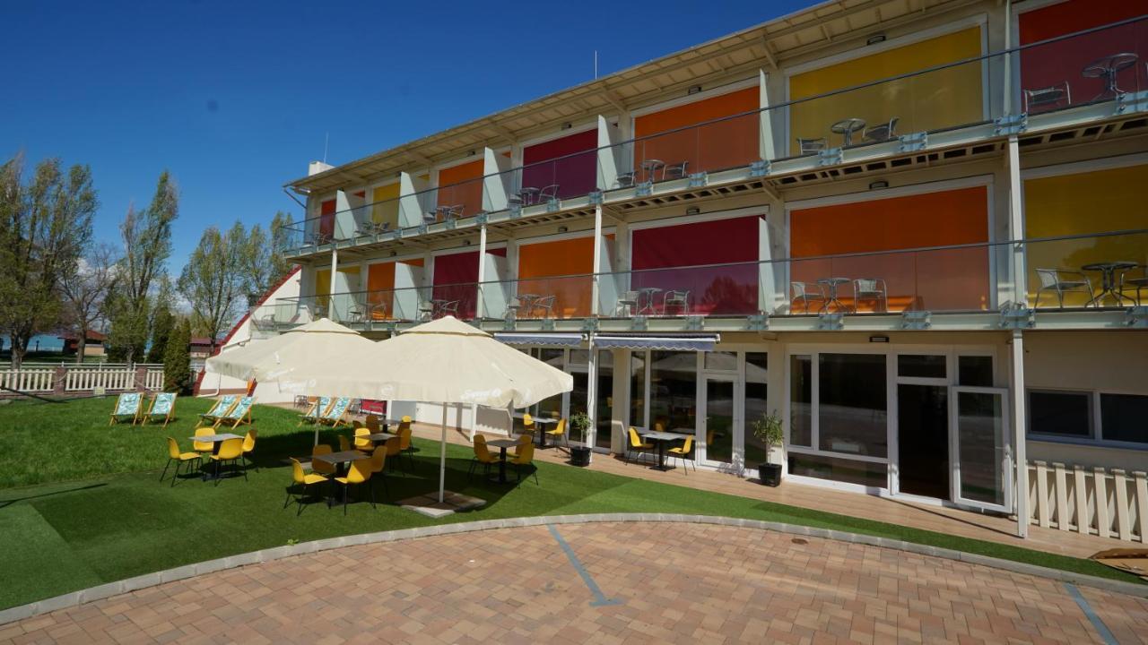 Colors Holiday Hotel Siófok Exterior foto